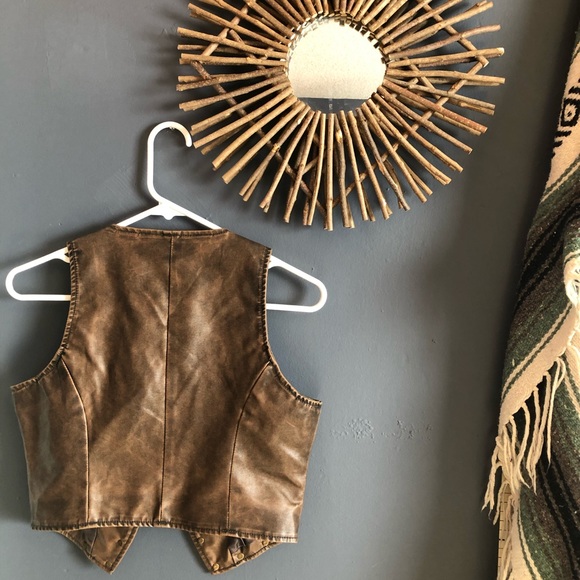 Western Style Leather Vest - Picture 5 of 6